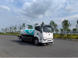 Junfeng Vehicle water tank truck，large water storage capacity